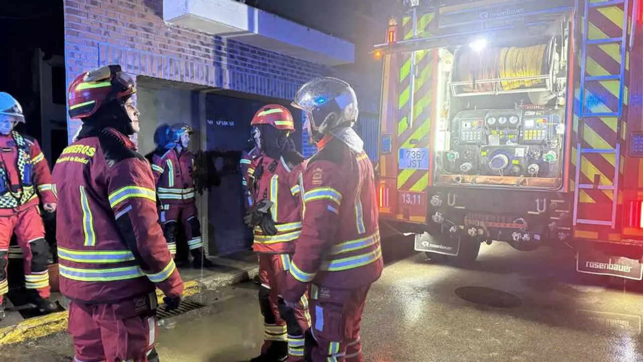 Dotaciones de bomberos. Imagen de Emergencias Madrid.