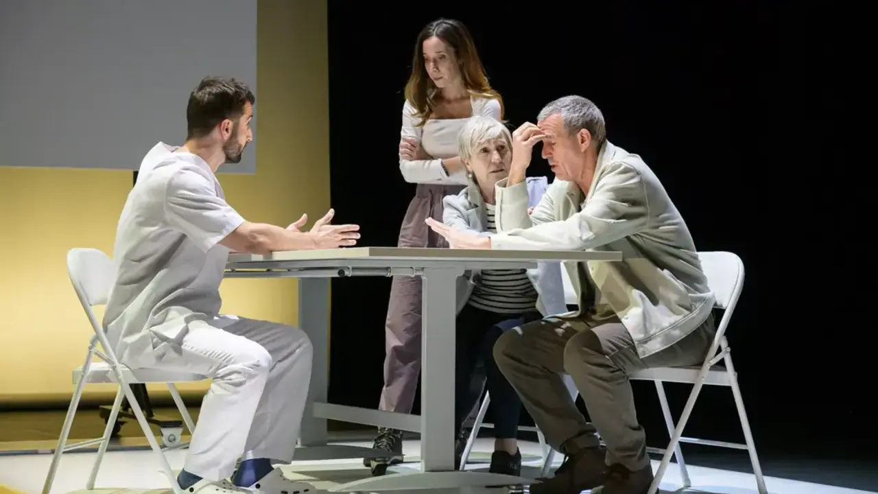 Ni flores, ni cenizas, ni tant&aacute;n. Imagen de @hodei_torres, cedida por el Teatro de la Abad&iacute;a.