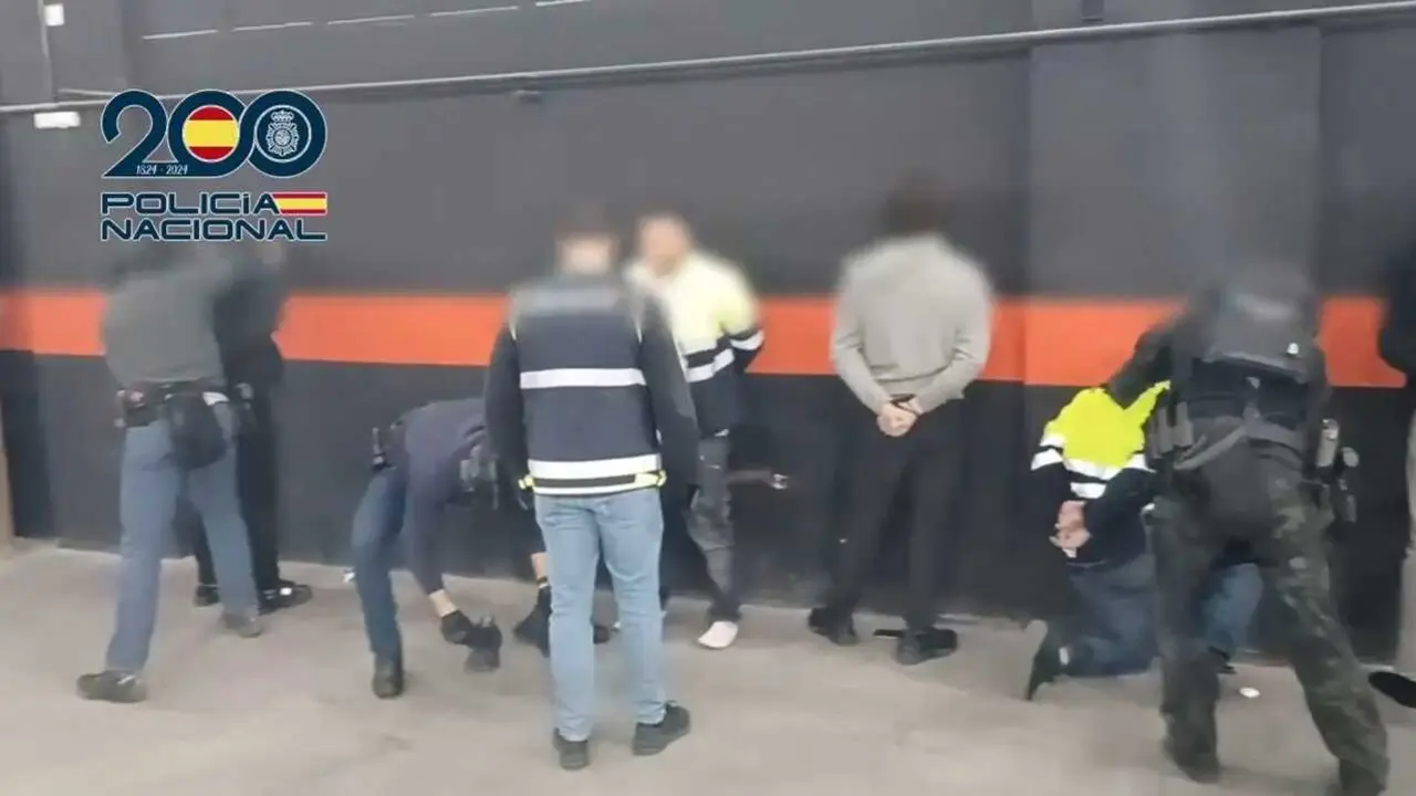 Desarticulada en dos naves de Madrid una red prestadora de servicios para el tr&aacute;fico internacional de coca&iacute;na. Imagen de la Polic&iacute;a Nacional.