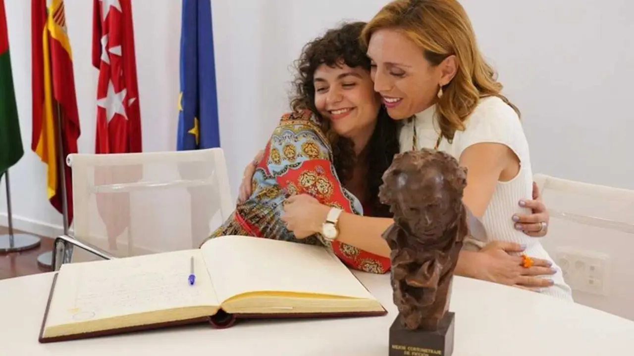 Mar&iacute;a Herrera y la alcaldesa, Candelaria Testa, en una recepci&oacute;n en el Ayuntamiento
