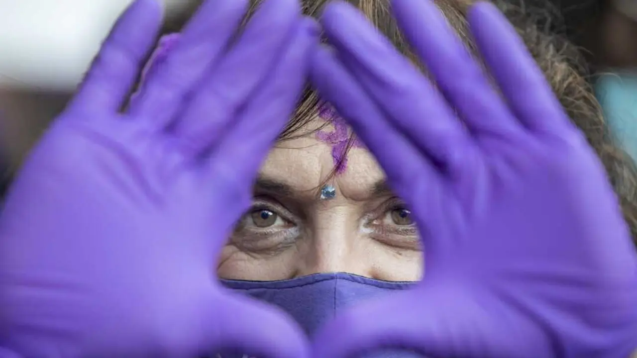 Una mujer en la movilizaci&oacute;n feminista de 2022. Imagen de EP.