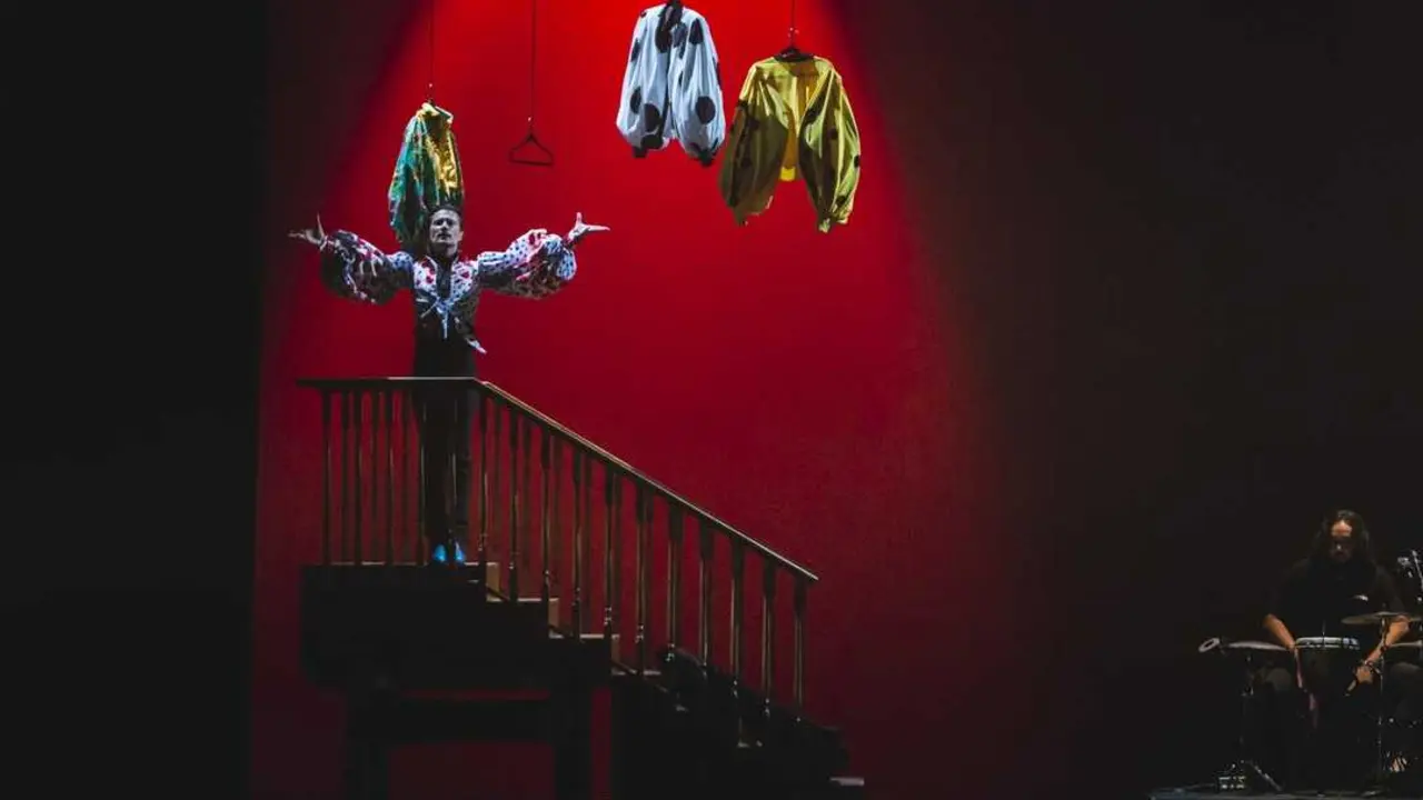 La compa&ntilde;&iacute;a flamenca de Antonio de Ver&oacute;nica y Saray Cort&eacute;s rinden homenaje a Miguel de Molina con el espect&aacute;culo 'Entre dos orillas, una vida bailada'. Imagen de EP.