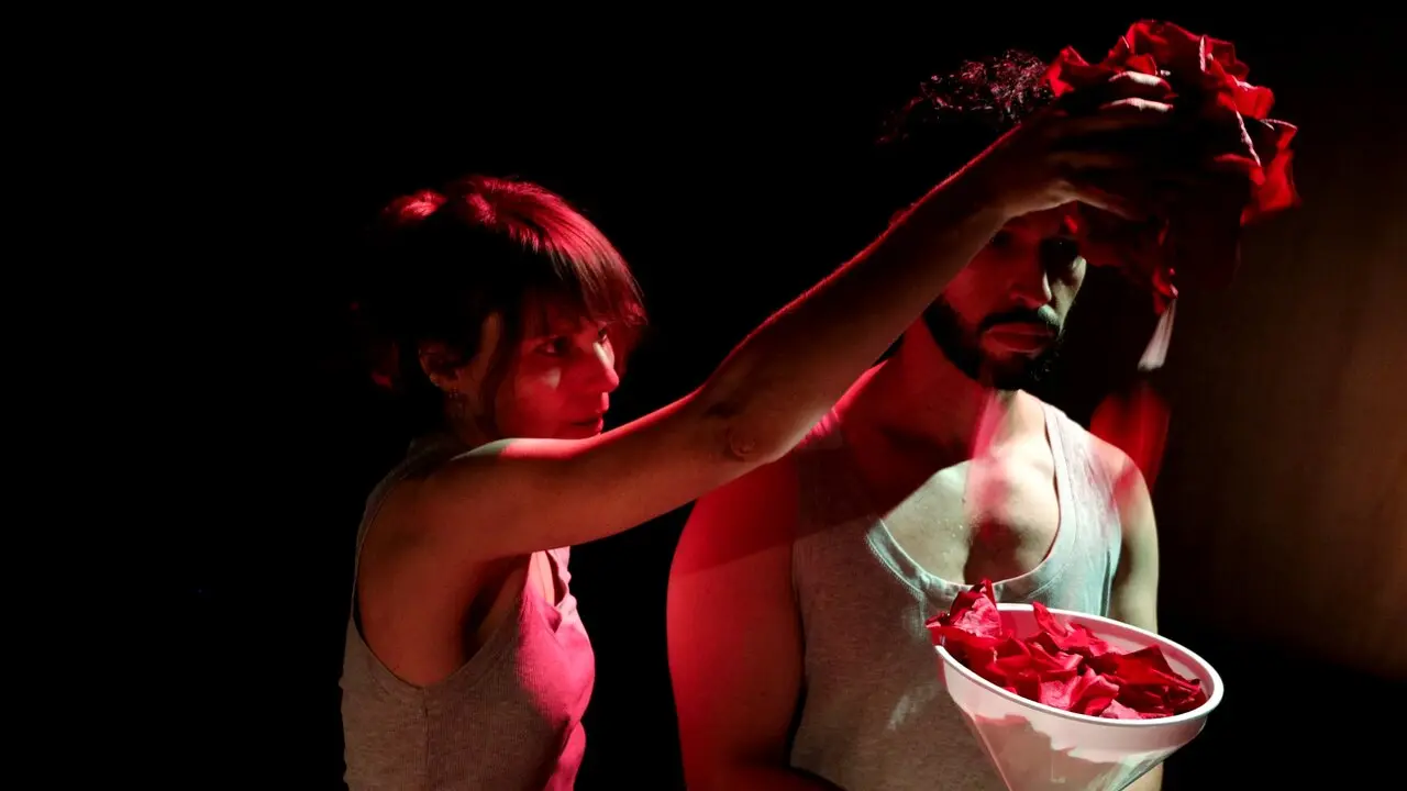 Un momento de 'El hambre imposible'. Imagen cedida por la Compa&ntilde;&iacute;a Teatro de los Invisibles.