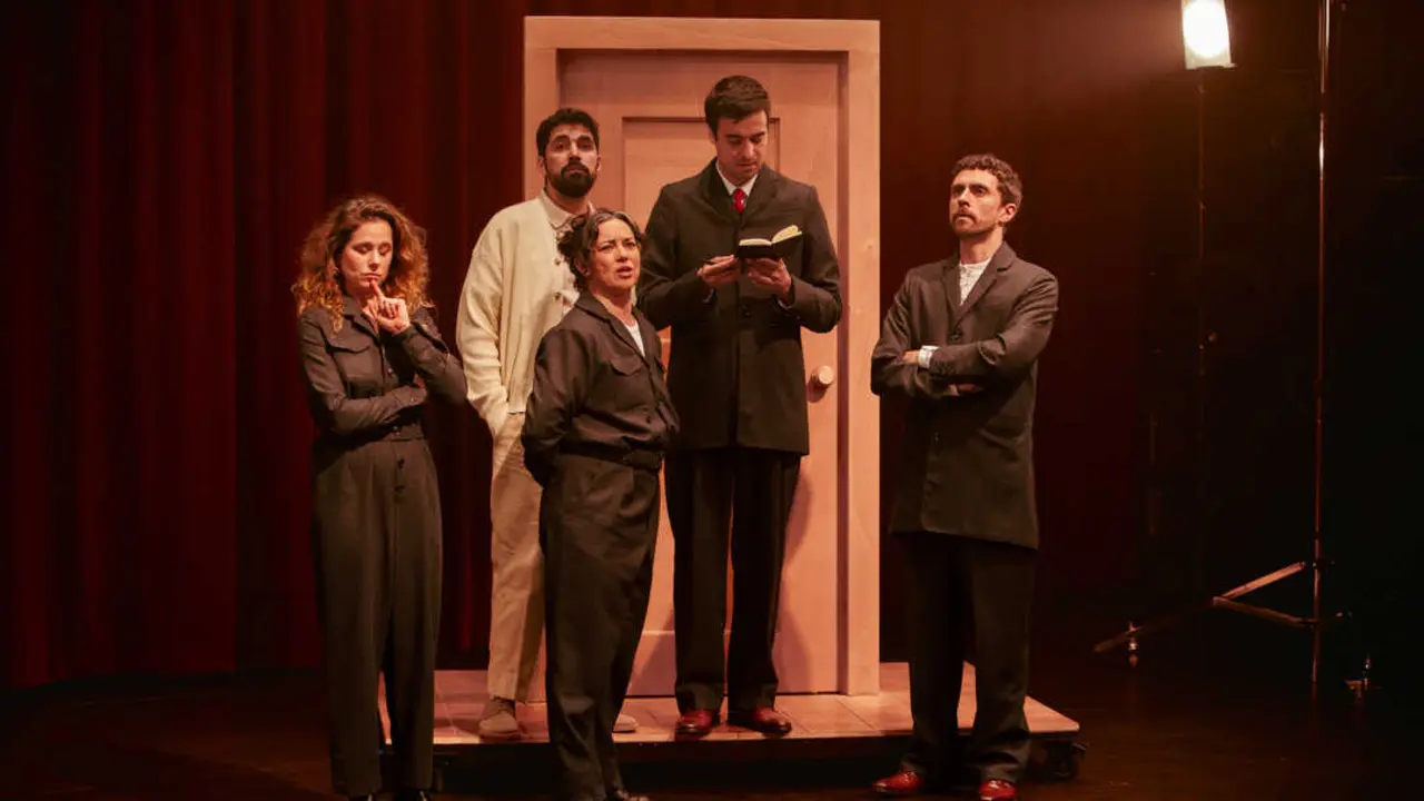 La obra de teatro 'Niebla', en Nave 10 Matadero. Imagen de @geraldineleloutre, cedida por Matadero Madrid.