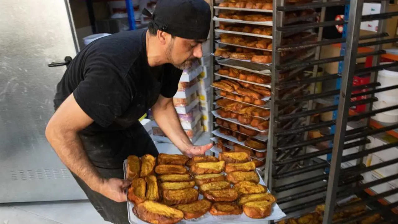 Torrijas en la pasteler&iacute;a &lsquo;Paco Pastel&rsquo;, en San Lorenzo de El Escorial. Imagen de EP.