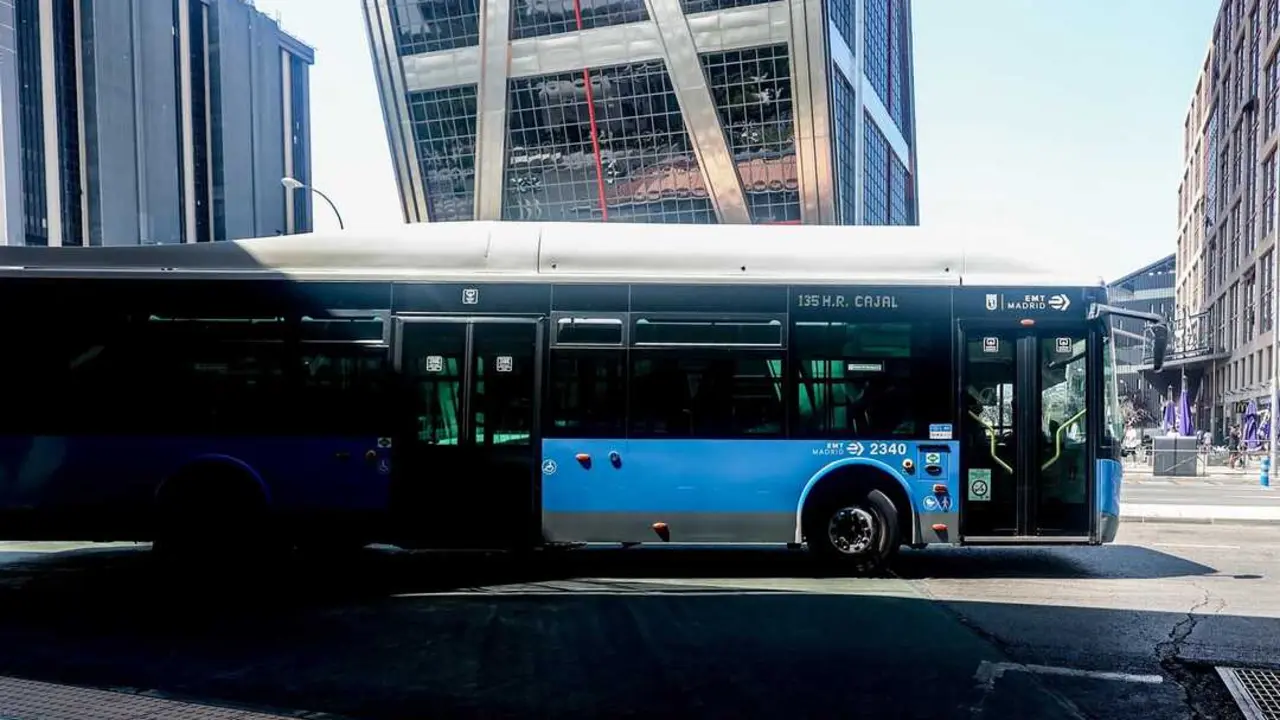 Un autob&uacute;s en Plaza castilla. Imagen de EP.
