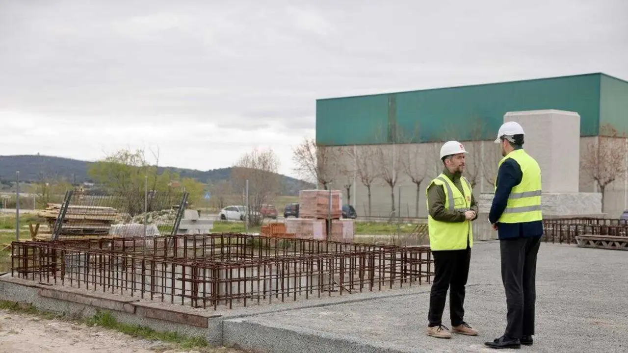 La presentaci&oacute;n del inicio de construcci&oacute;n de la Casa de Cultura de El Molar. Imagen de la Comunidad de Madrid.