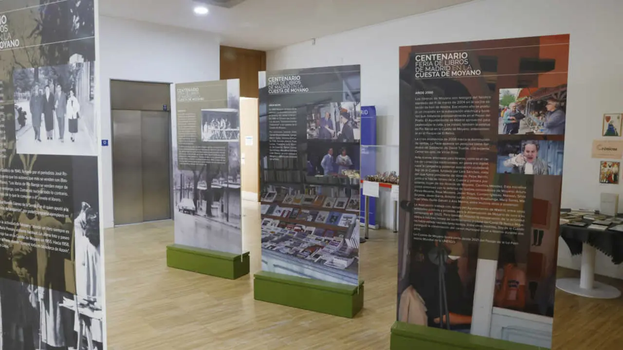 La exposici&oacute;n que recorre los 100 a&ntilde;os de la Cuesta de Moyano. Imagen de Diario Madrid.