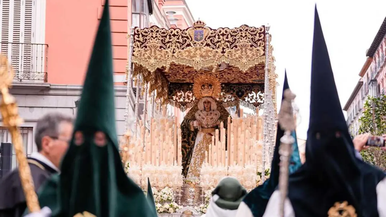 Virgen de la Esperanza Macarena en procesi&oacute;n Madrid Semana Santa. Imagen del Ayuntamiento de Madrid.