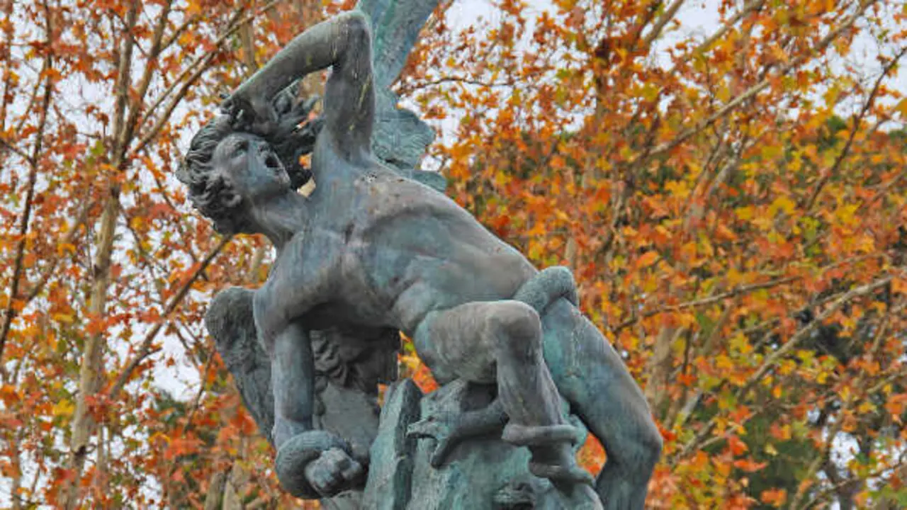 El &Aacute;ngel Ca&iacute;do de El Retiro. Imagen de Turismo Madrid.