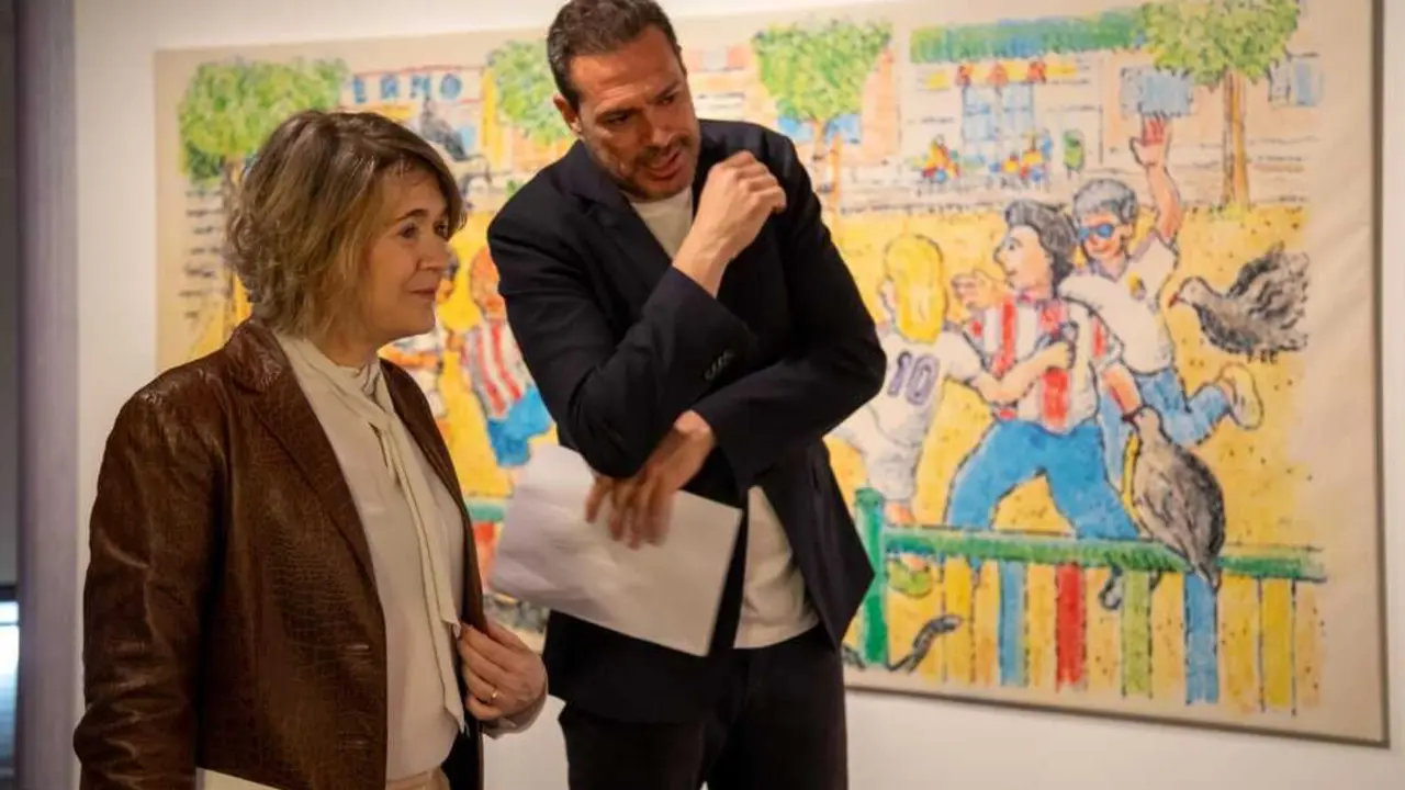La delegada de Cultura, Turismo y Deporte del Ayuntamiento, Marta Rivera de la Cruz, en la inauguraci&oacute;n de 'Ic&oacute;nica Madrid. Una ciudad de cuento'. Imagen del Ayuntamiento de Madrid.
