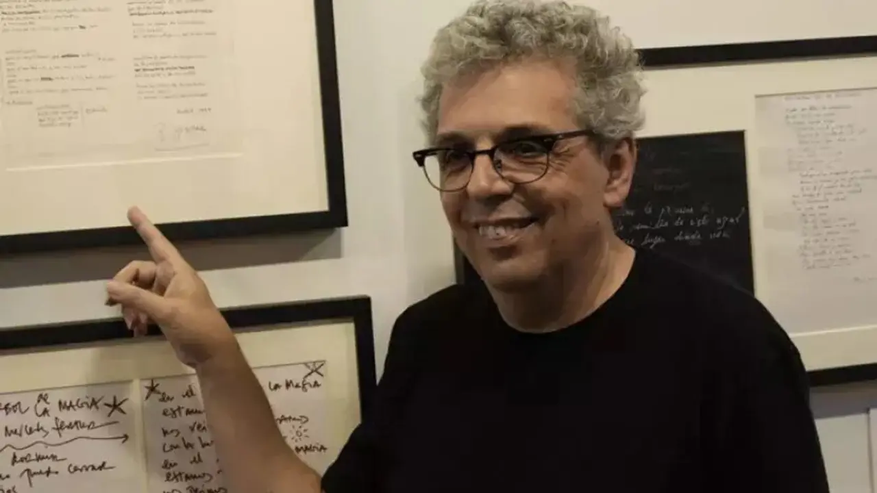 Pedro Guerra en la exposici&oacute;n 'Las mejores letras en espa&ntilde;ol'.