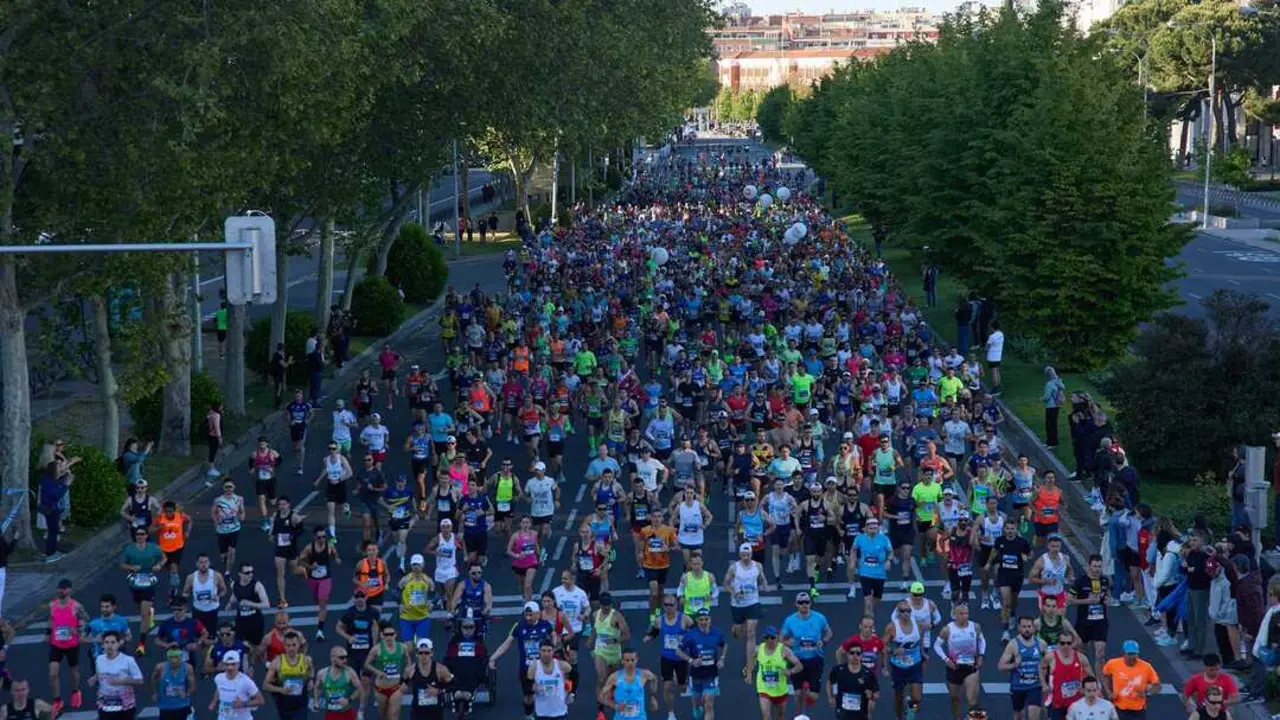 Cientos de personas participan Zurich Rock 'N' Roll Running Series. Imagen de EP.