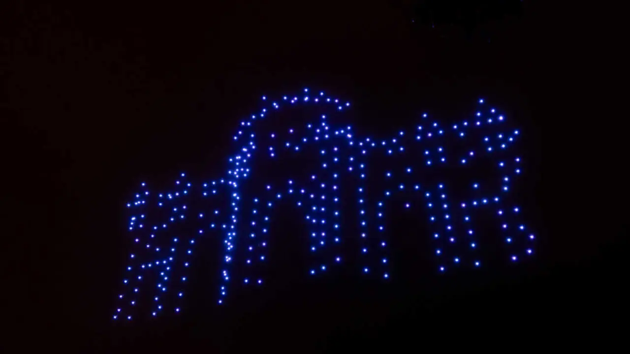 Trescientos drones iluminan el cielo de Madrid para celebrar la Hispanidad. Imagen del Ayuntamiento de Madrid.