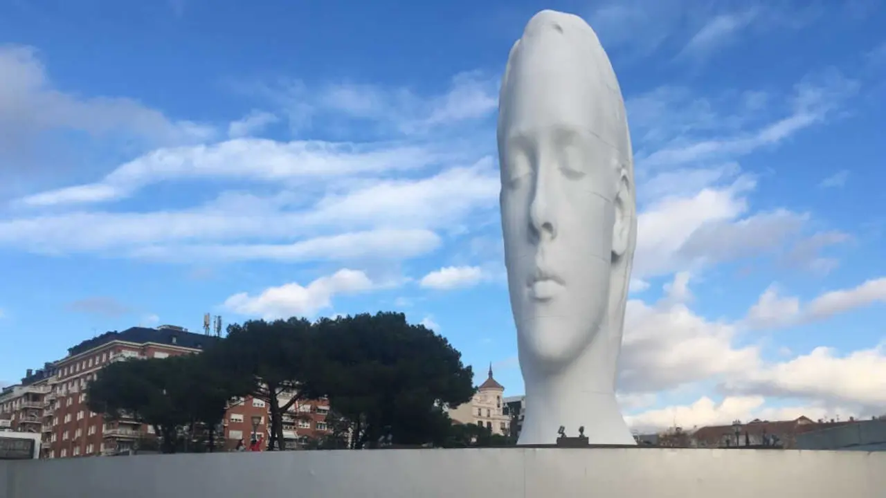 La escultura &lsquo;Julia&rsquo;, de Jaume Plensa, en la plaza de Col&oacute;n. Imagen del Ayuntamiento de Madrid.