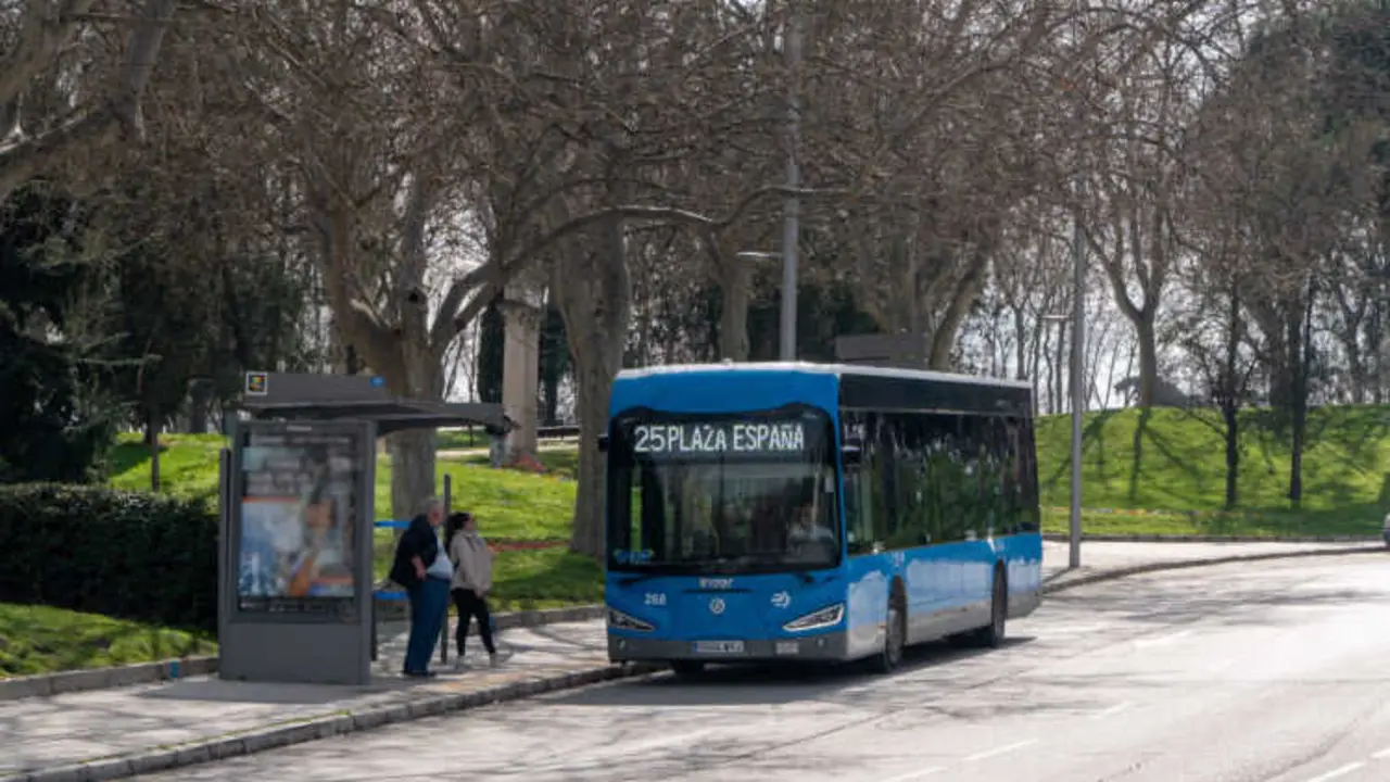 L&iacute;nea 25 de EMT Madrid. Imagen del Ayuntamiento de Madrid.