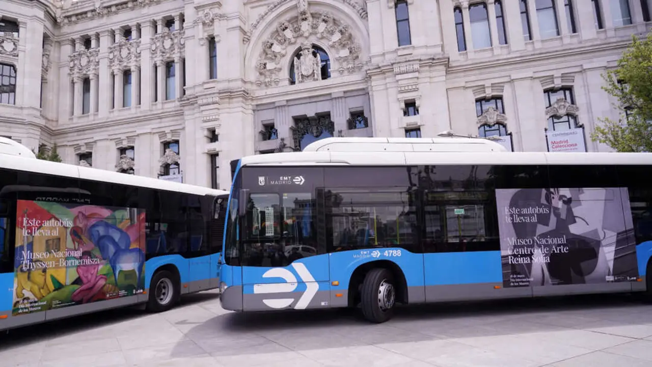 Autobuses de la EMT decorados. Imagen del Ayuntamiento de Madrid.