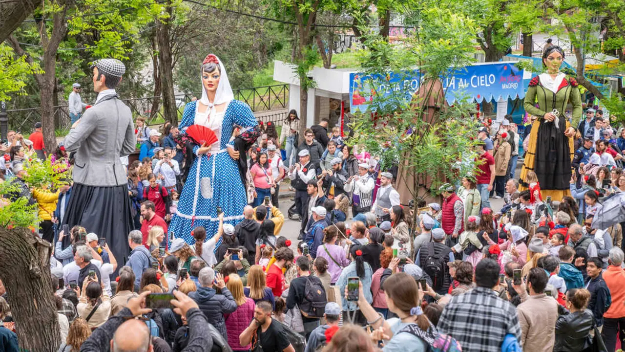 Desfile Gigantes y Cabezudos en el Parque de San Isidro. Imagen de Madrid Destino.