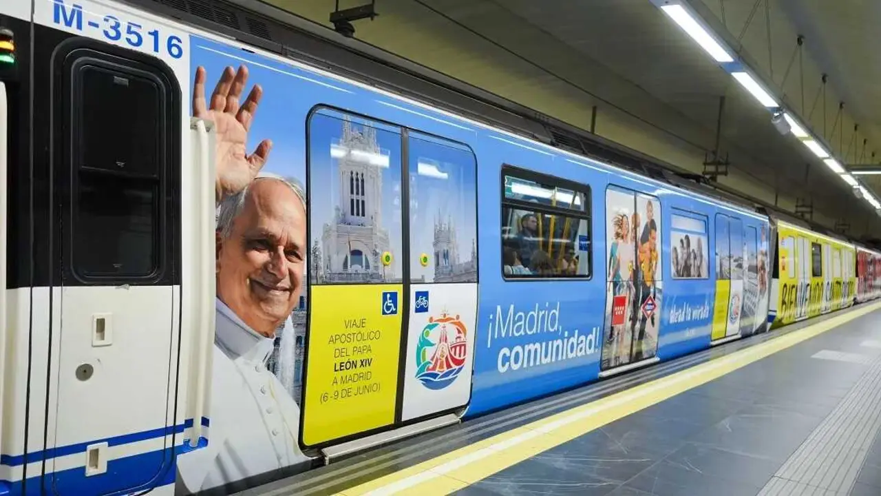 Imagen del Papa Le&oacute;n XIV en el Metro de Madrid.