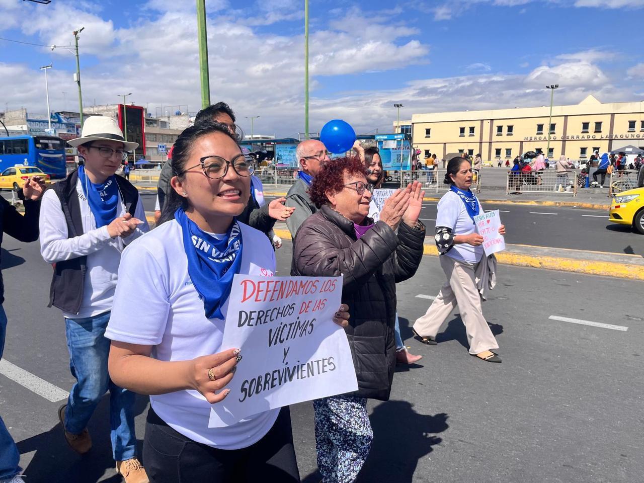 Una fotografía de una marcha organizada por Paz y Desarrollo.