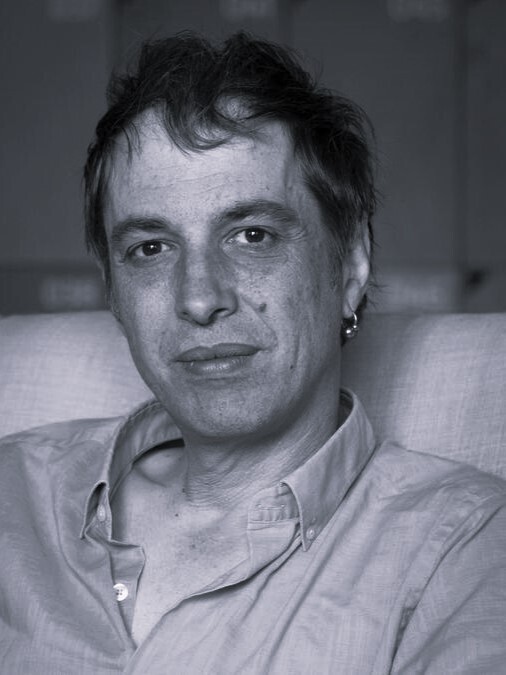Jacobo Rivero (Madrid, 1974) es periodista, escritor y documentalista.