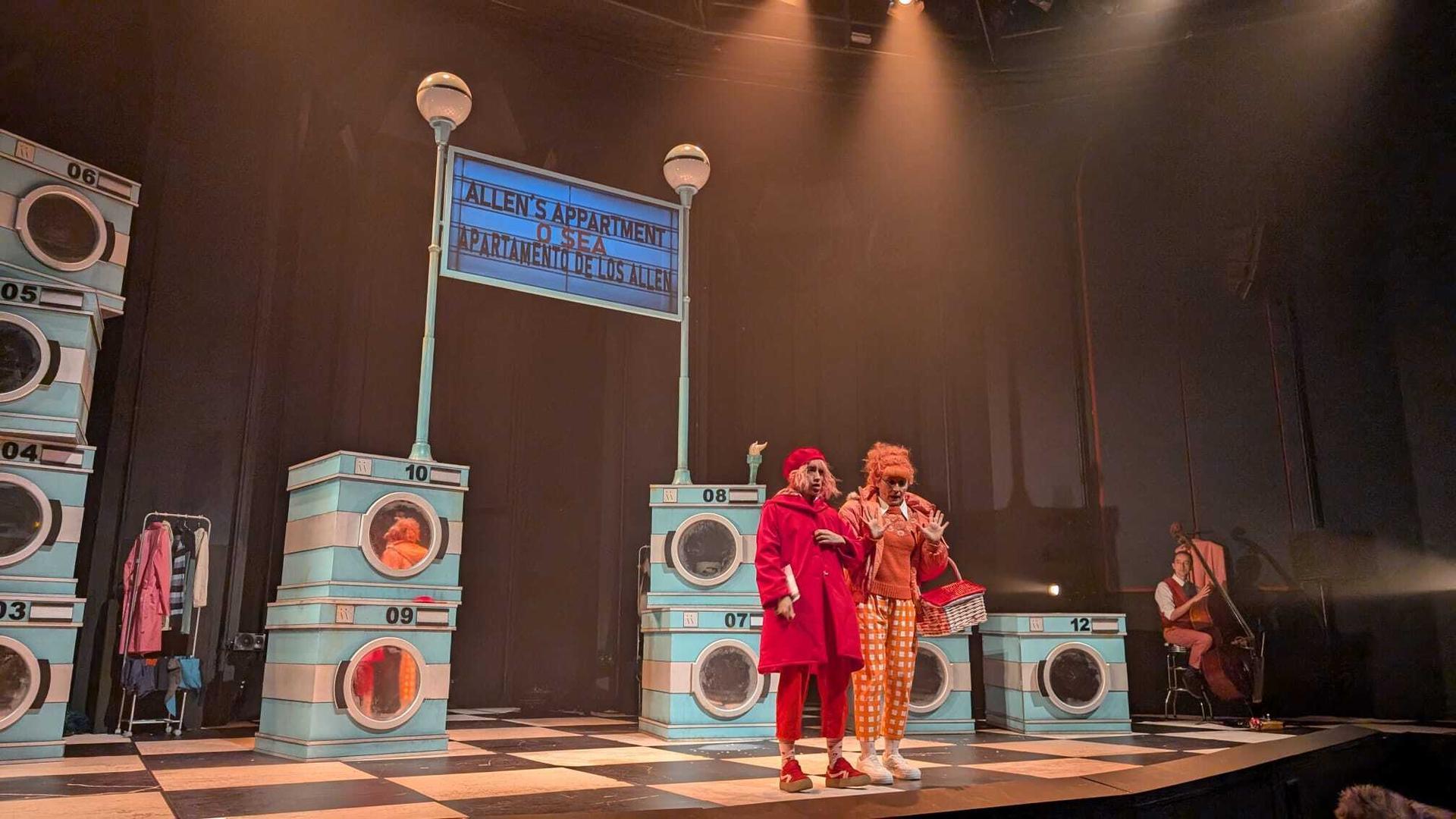 Momento de la representación de 'Caperucita en Manhattan', de Carmen Martín Gaite en Teatro de la Abadía.