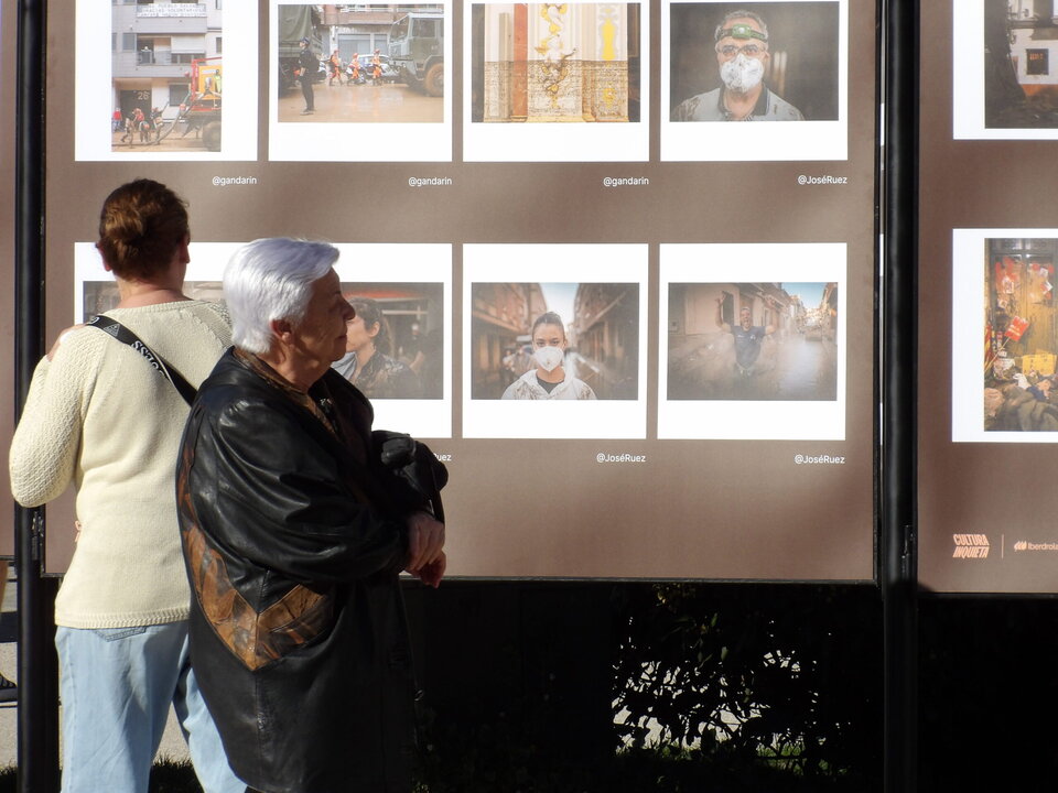Foto exposición "Voluntarios por amor" en el Parque del Retiro de Madrid.
