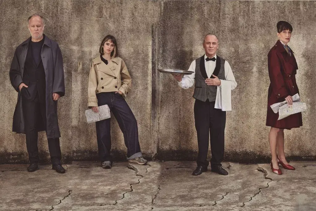 Fotografía de los personajes de 'Los yugoslavos'. Foto de Javier Mantrana.