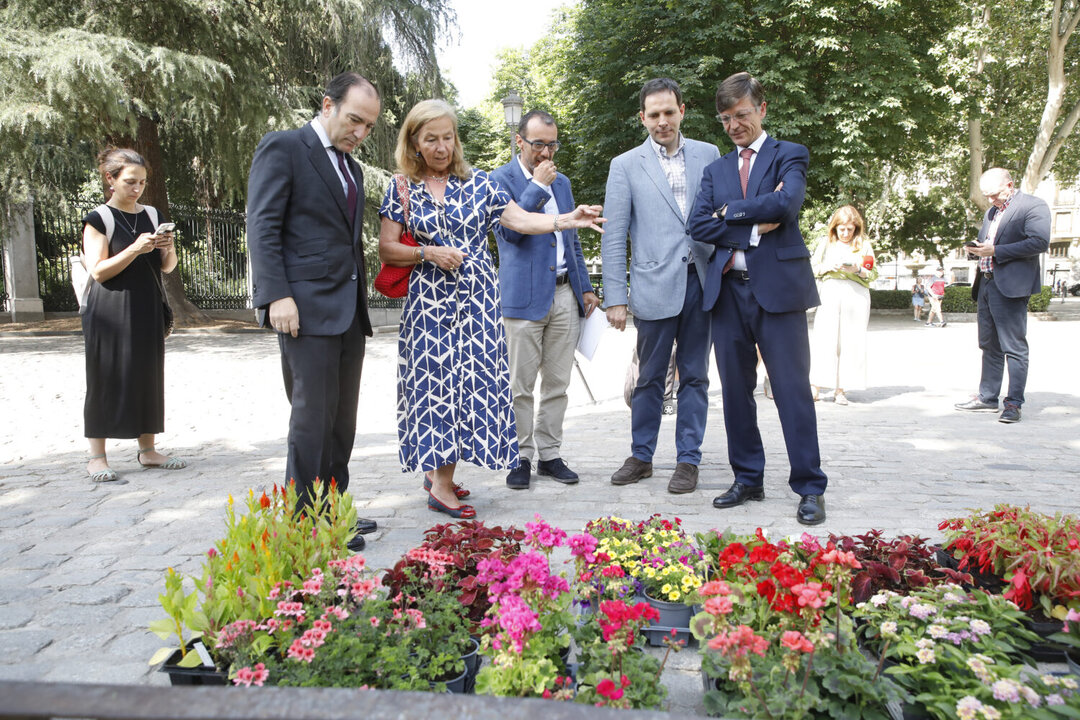 Carabante y Martínez Páramo visitando los trabajos en plaza Murillo. Imagen del Ayuntamiento.