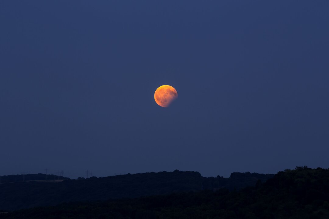 Vista de la luna de sangre desde Alemania. Imagen de archivo.