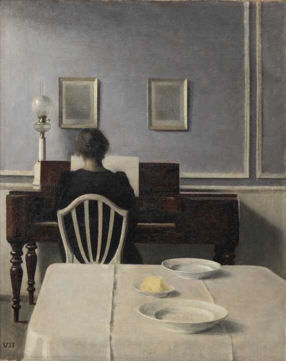Hammershøi. Interior con una mujer al piano, Strandgade. Foto: Bruno Lopes