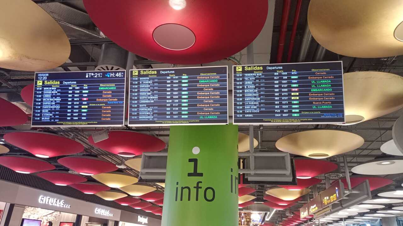 Pantallas de vuelos en el Aeropuerto Adolfo Suárez Madrid Barajas.