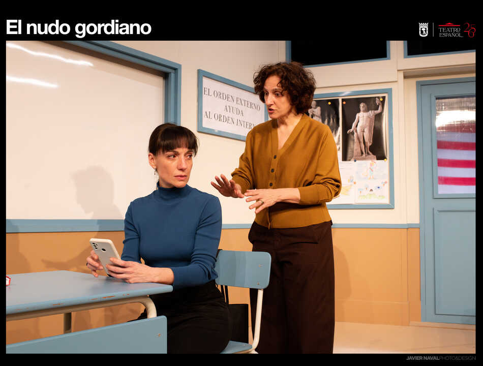 Un momento de la obra 'El nudo gordiano'. Imagen de Teatro Español.